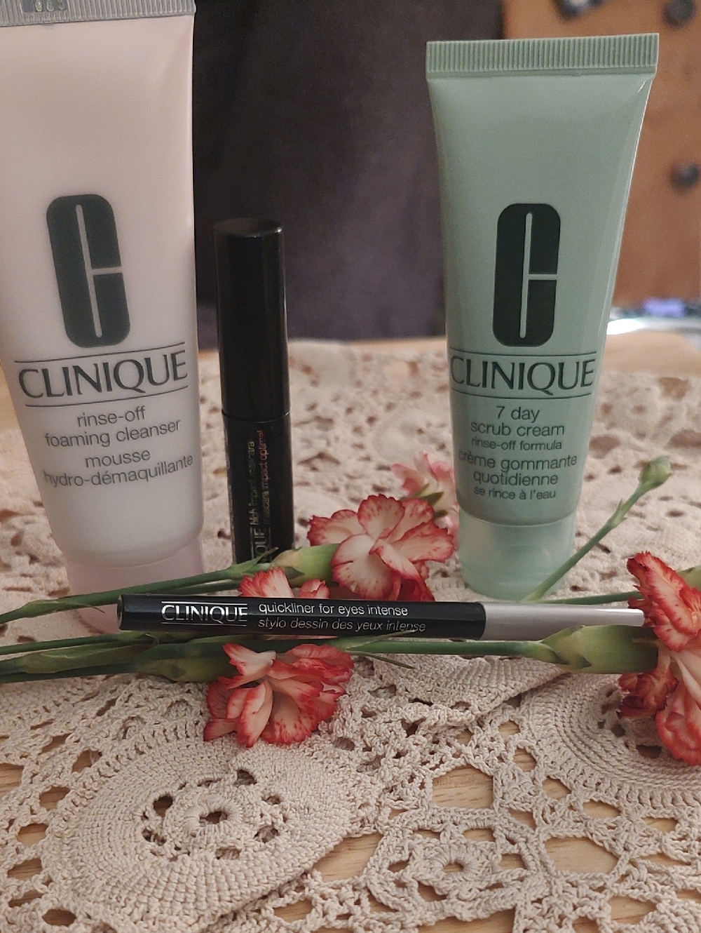 Clinique Skincare & Eye Liner Set - Green & White Packaging